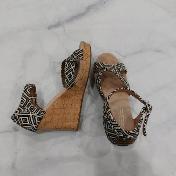 Toms Espadrille Wedge Sandal in Aztec - Picture 2 of 7